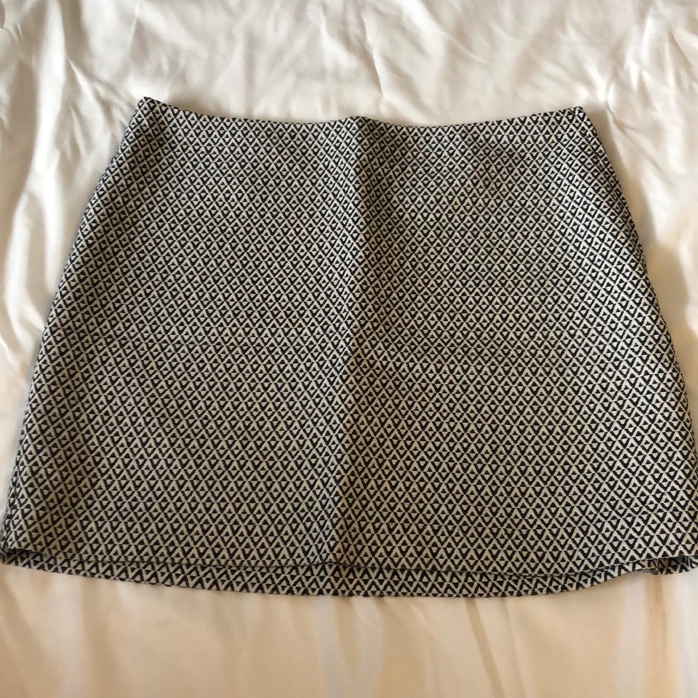 BLACK AND WHITE SKIRT